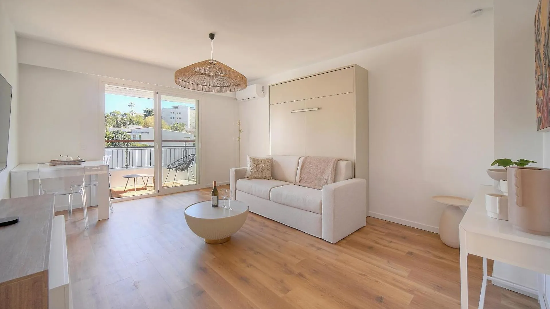 Studio Lumineux Refait En 2025 A Neuf A0B206 Cannes