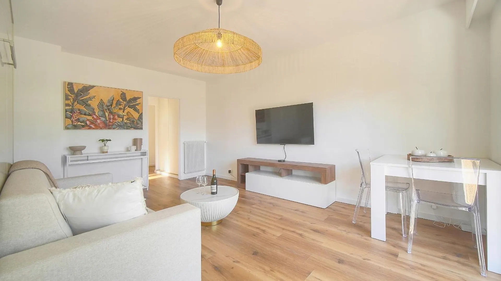 Studio Lumineux Refait En 2025 A Neuf A0B206 Cannes 0*,  France