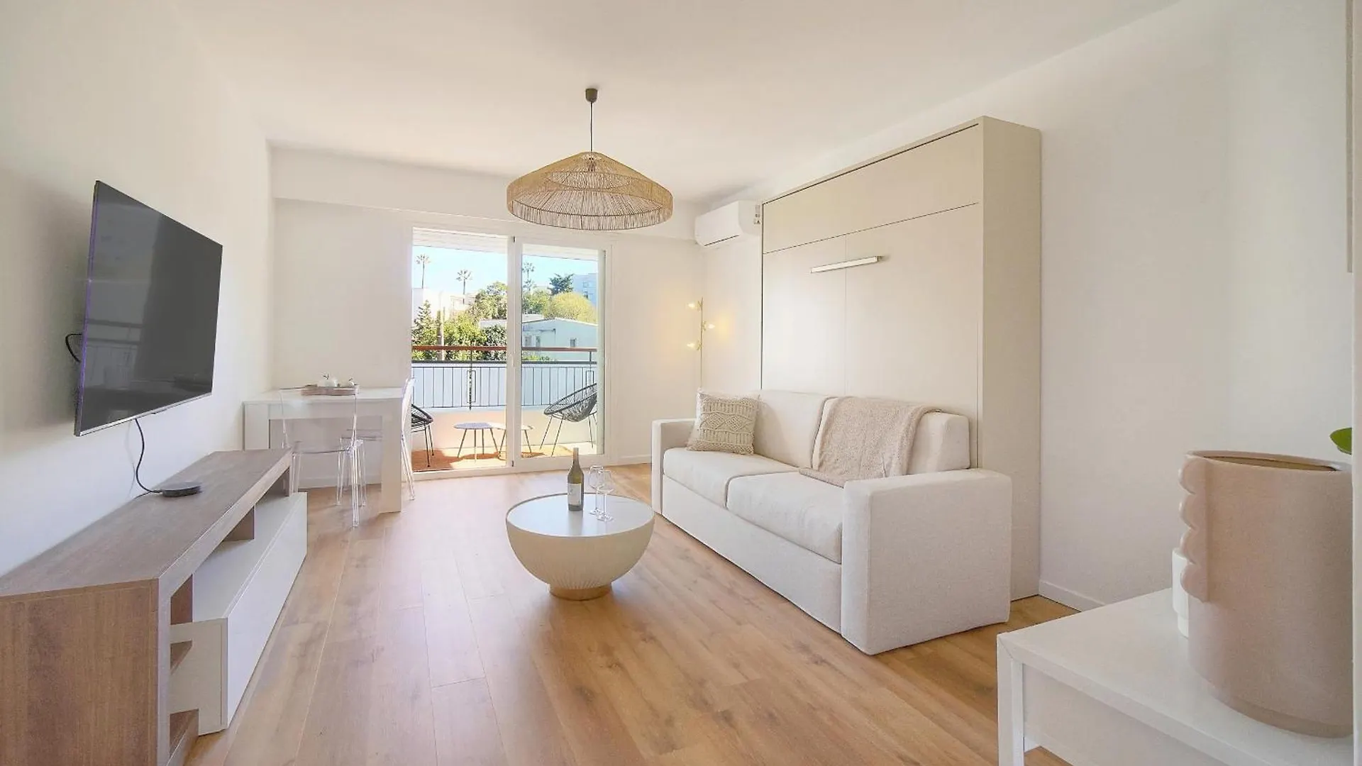 Studio Lumineux Refait En 2025 A Neuf A0B206 Cannes