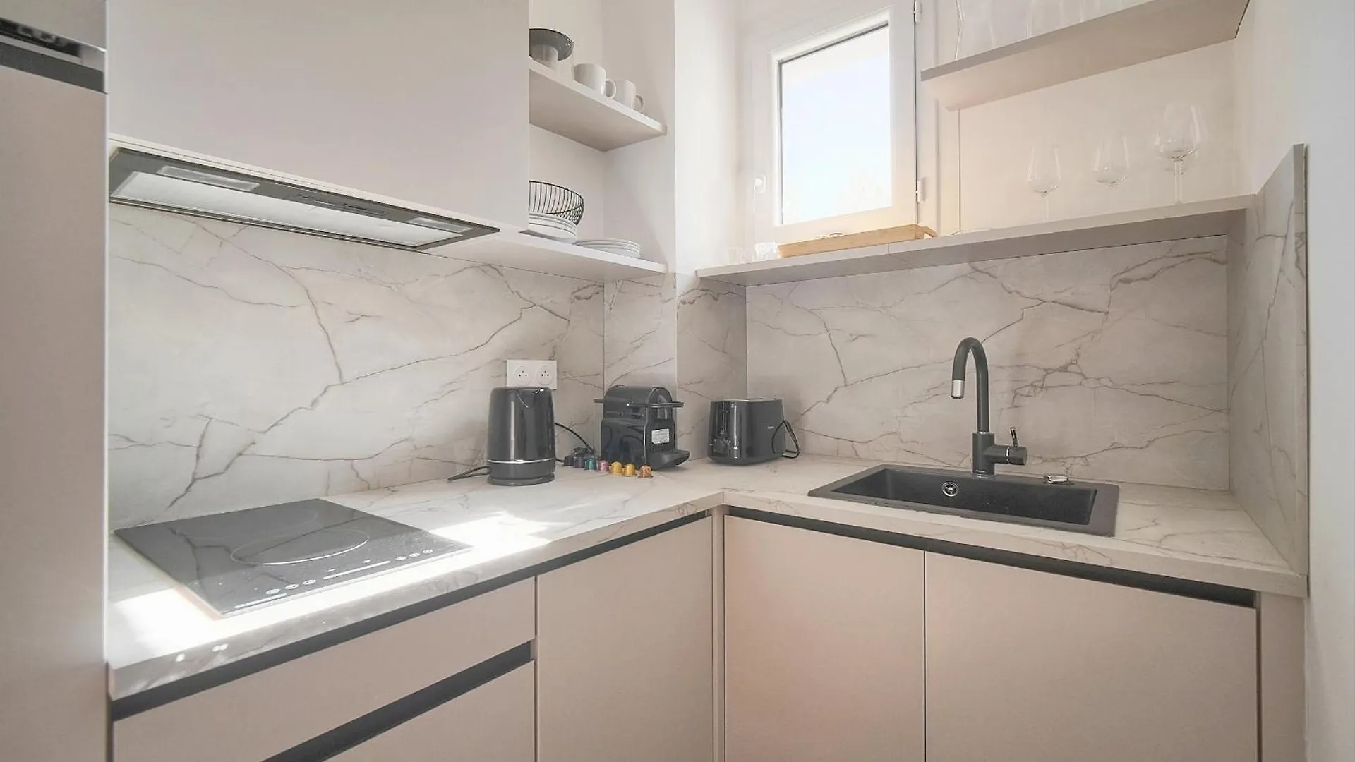 Studio Lumineux Refait En 2025 A Neuf A0B206 Cannes France