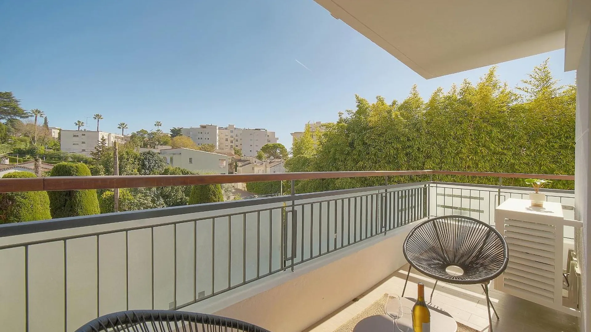 Studio Lumineux Refait En 2025 A Neuf A0B206 Cannes France